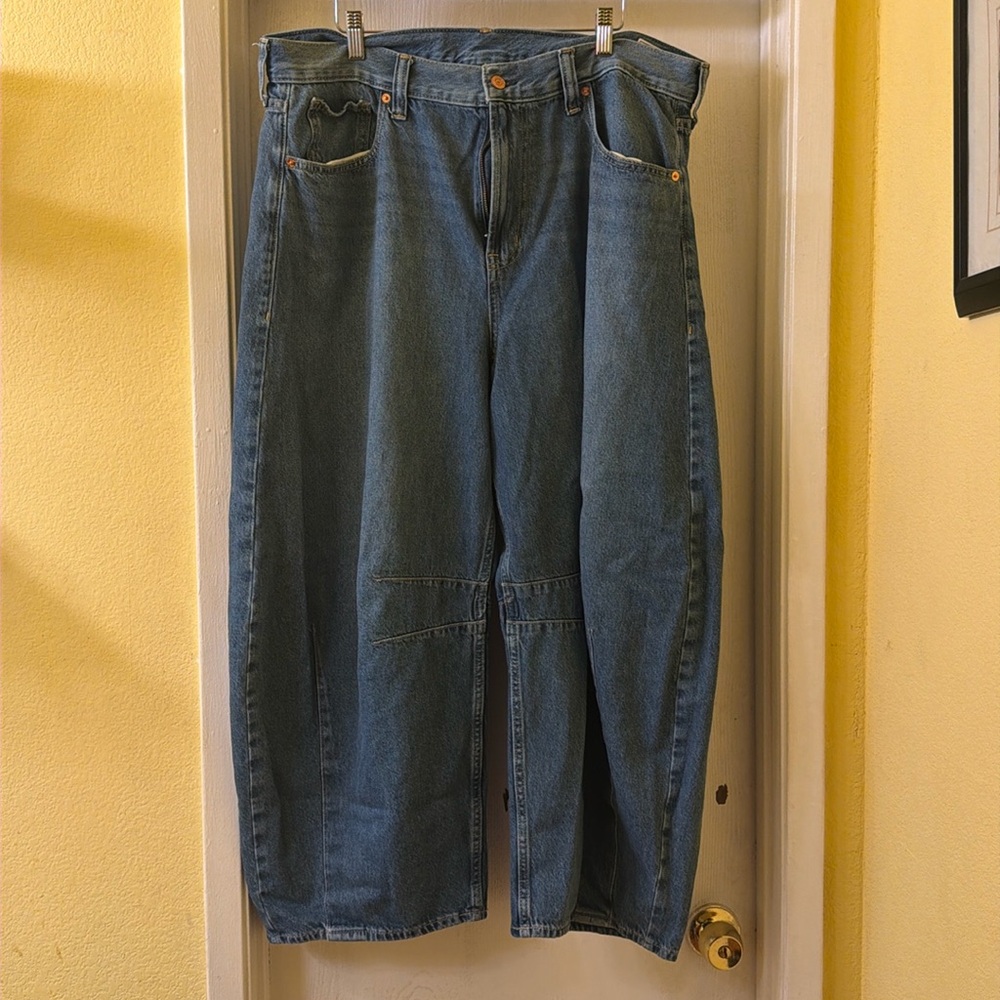 Gap High Rise Horseshoe Jean - Size 34